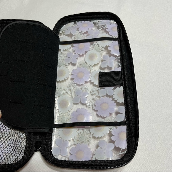 Urban Outfitters Nintendo Switch Travel Protective Case Lavender Daisy Floral - Picture 7 of 7